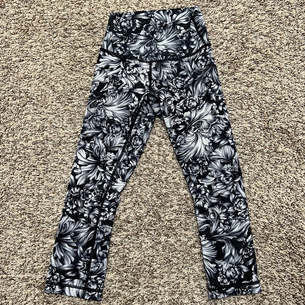 Lululemon Wunder Under Cropped 23”